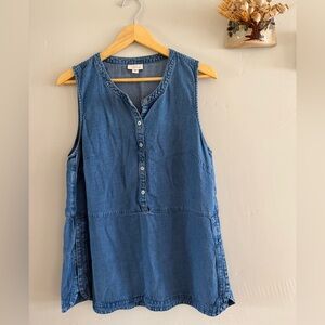 Sleeveless Denim Button-Front shirt